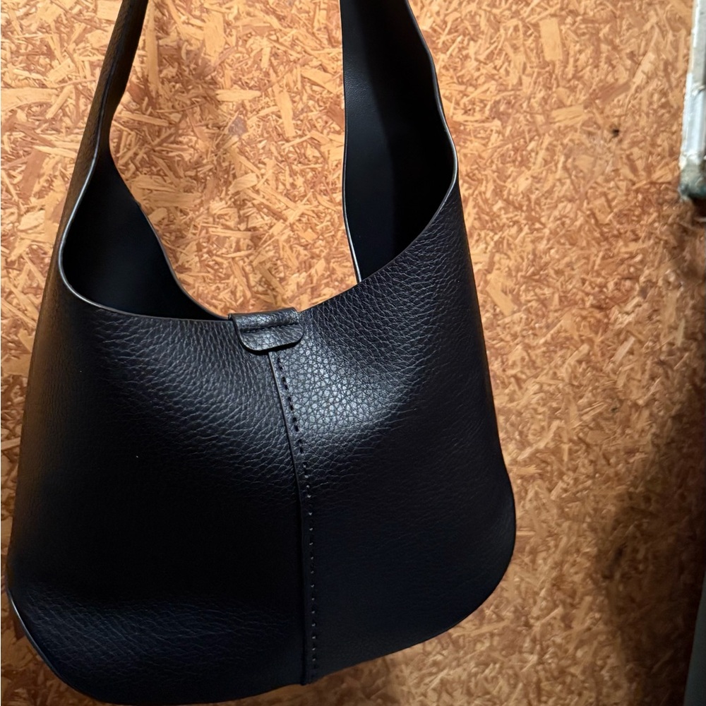 Elegant Black Leather Shoulder Bag + neceser